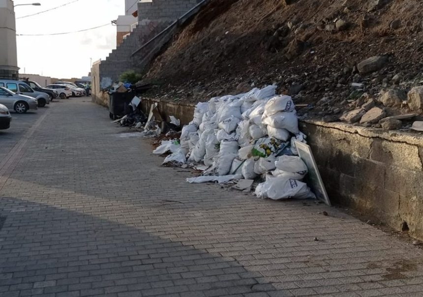 El Ayuntamiento retira 6.000 kilos de escombros y residuos voluminosos en San Nicolás 1 El Ayuntamiento retira 6.000 kilos de escombros y residuos voluminosos en San Nicolás